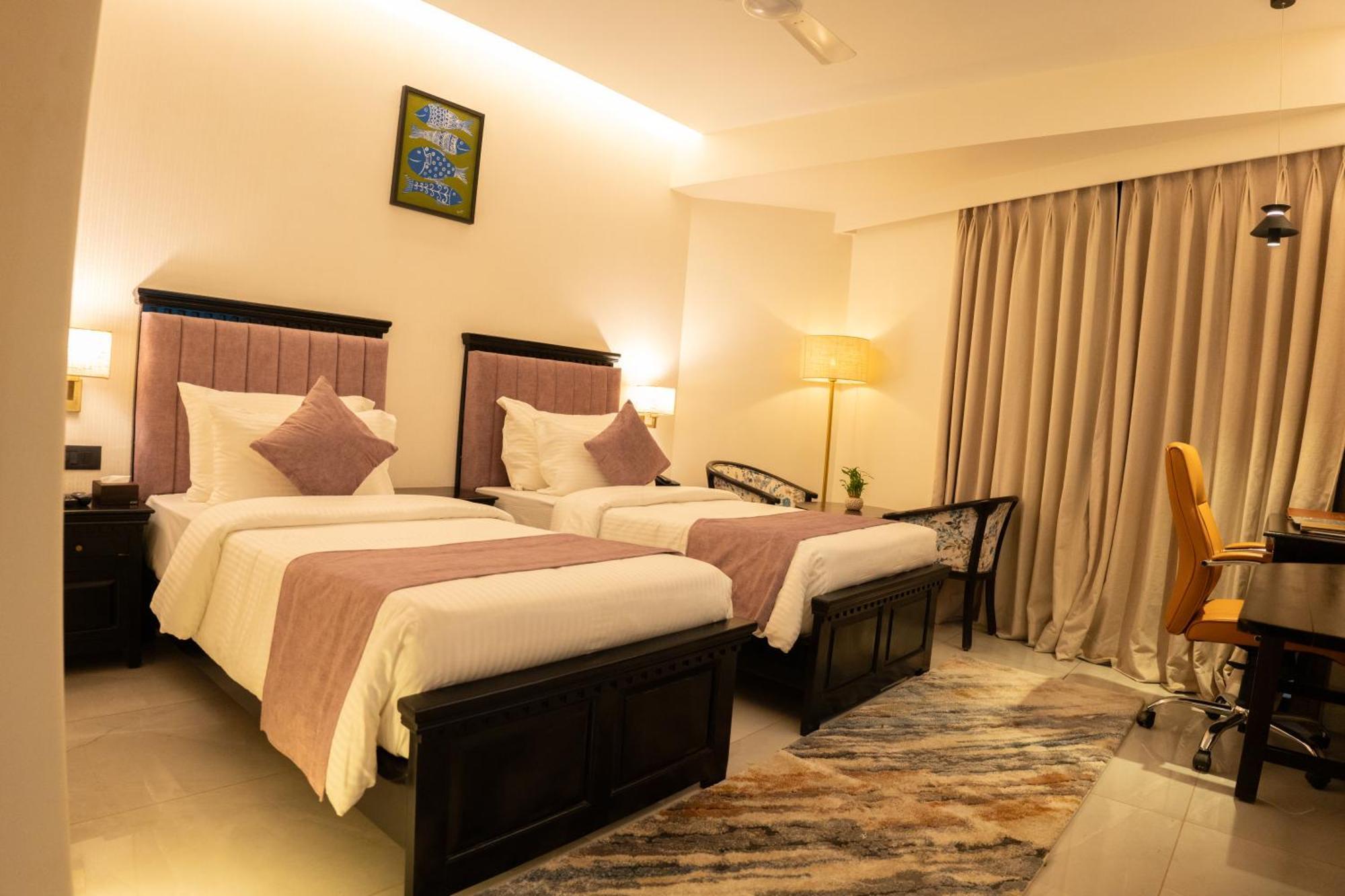 Hotel Pride Elite, Daman Exteriér fotografie