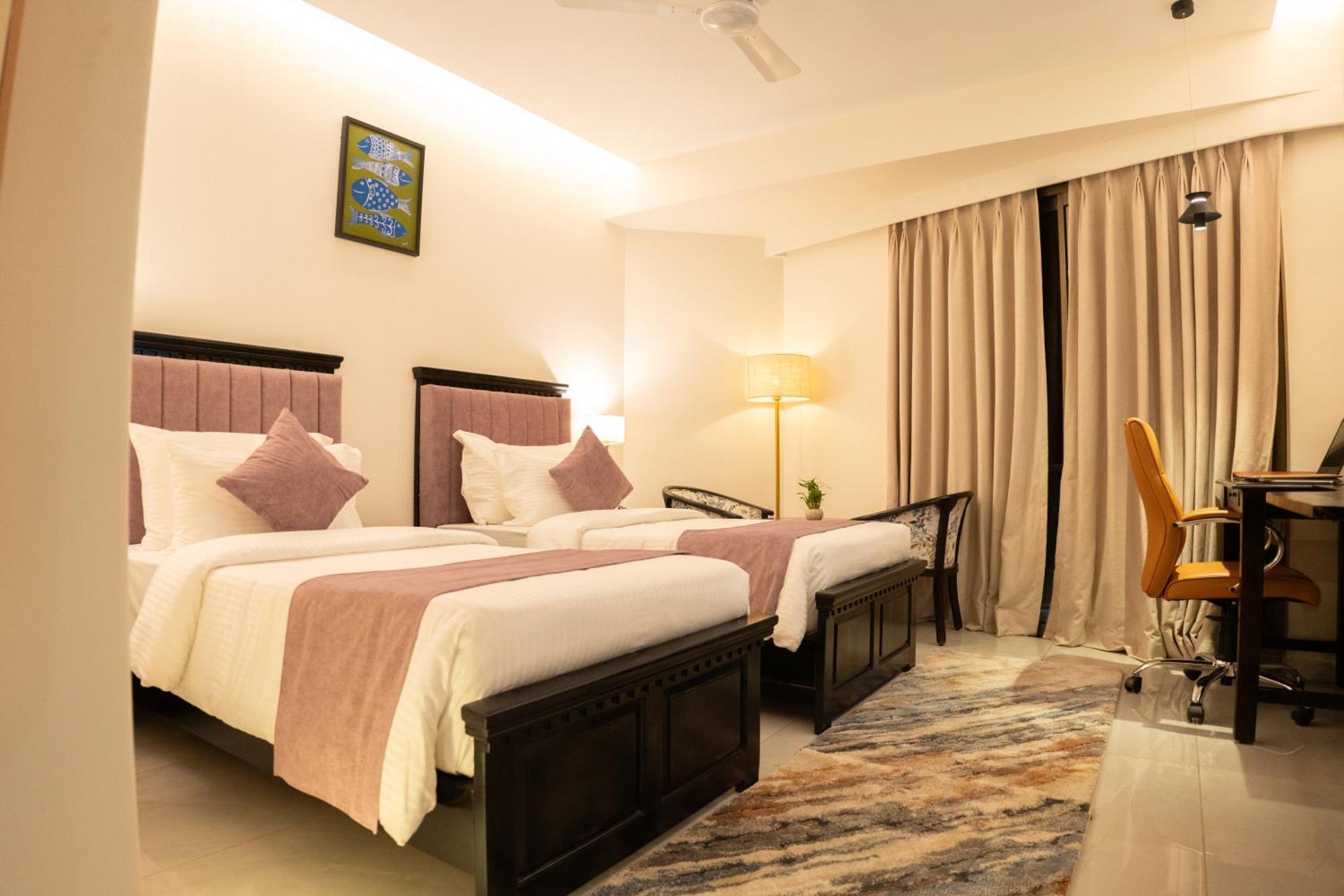 Hotel Pride Elite, Daman Exteriér fotografie