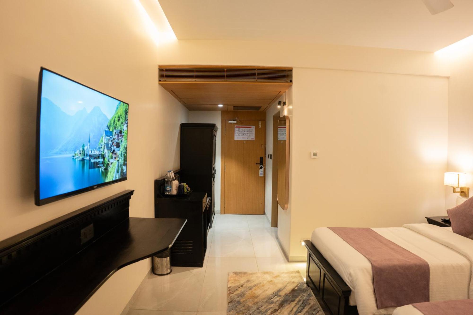 Hotel Pride Elite, Daman Exteriér fotografie