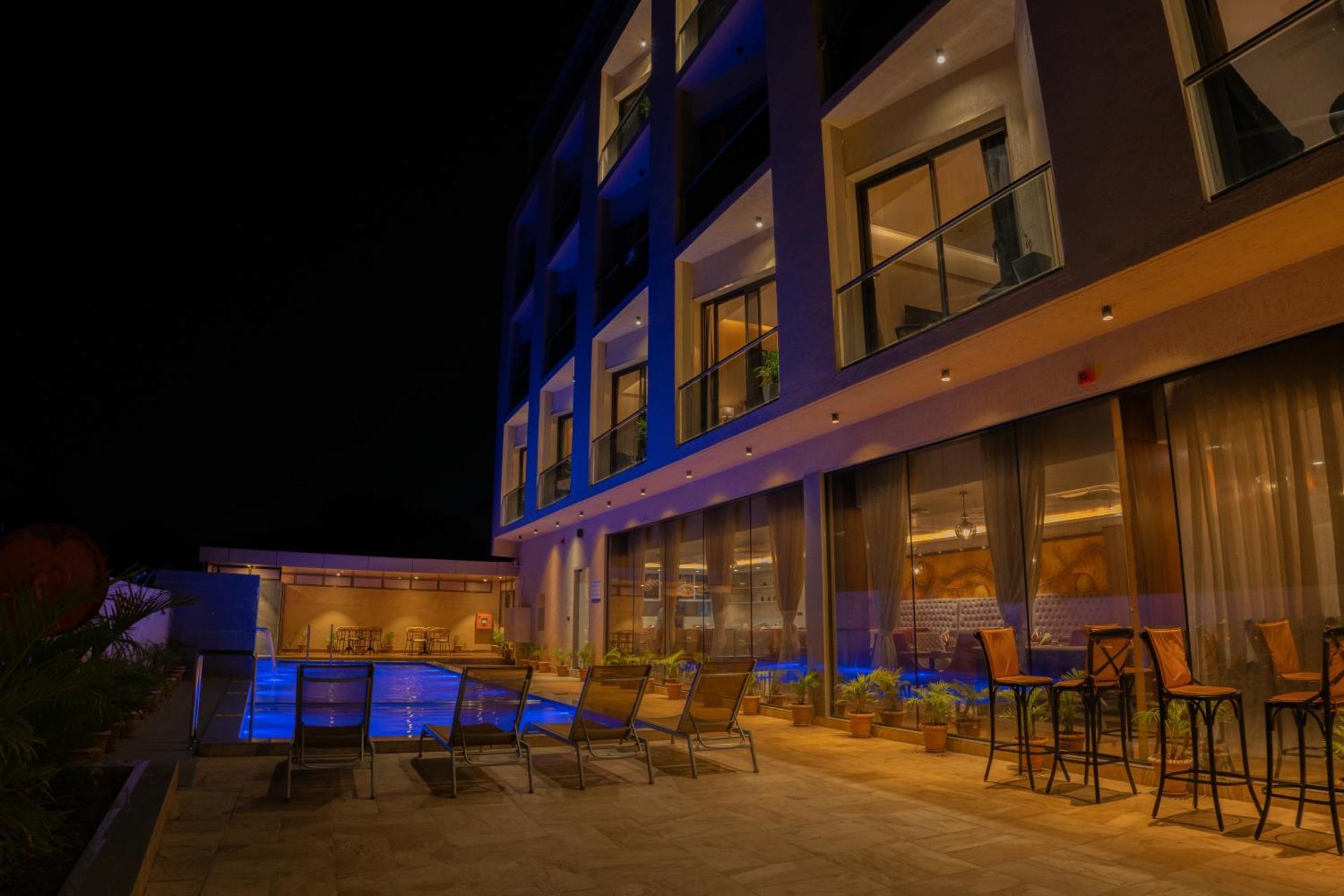 Hotel Pride Elite, Daman Exteriér fotografie