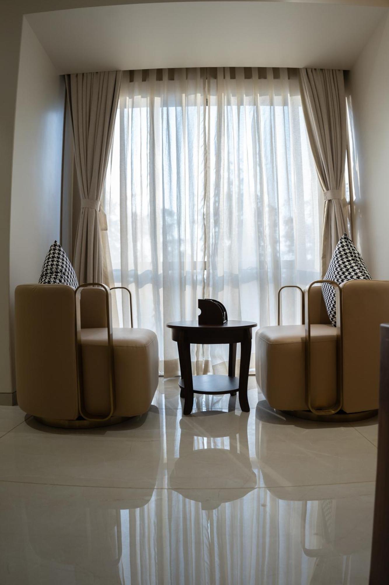 Hotel Pride Elite, Daman Exteriér fotografie