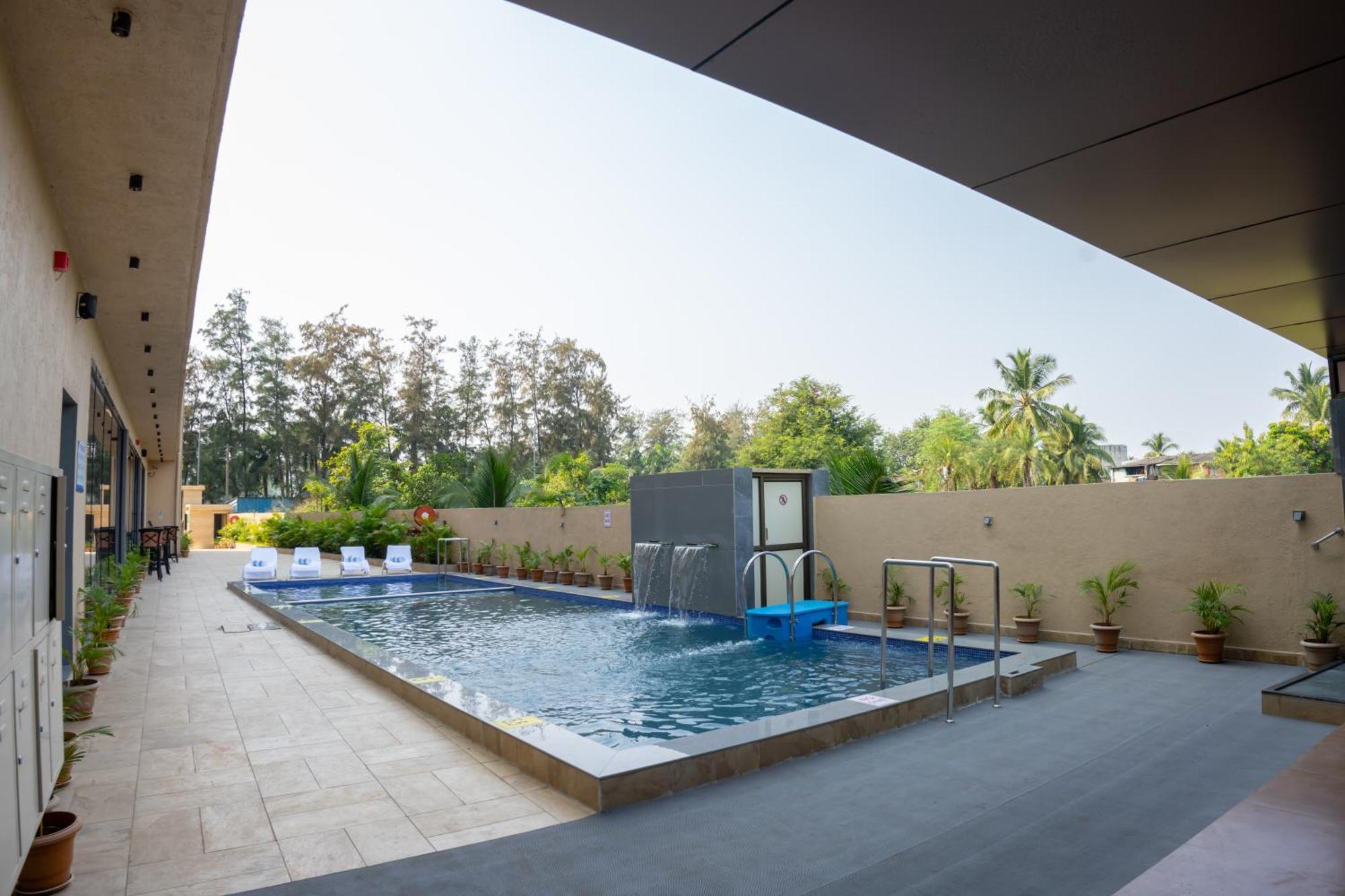 Hotel Pride Elite, Daman Exteriér fotografie