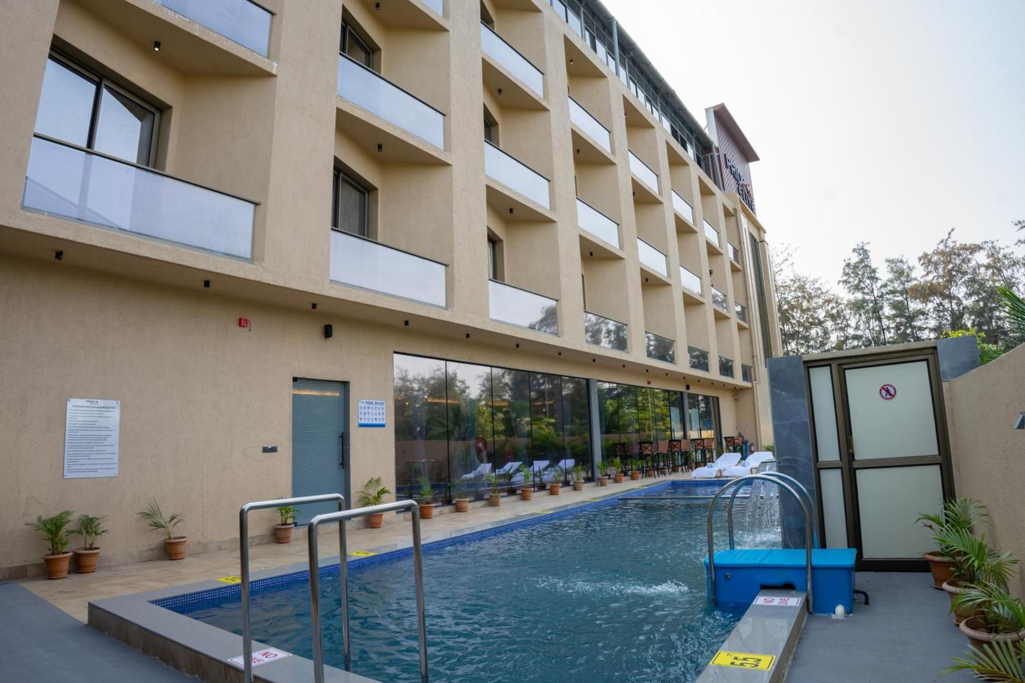Hotel Pride Elite, Daman Exteriér fotografie
