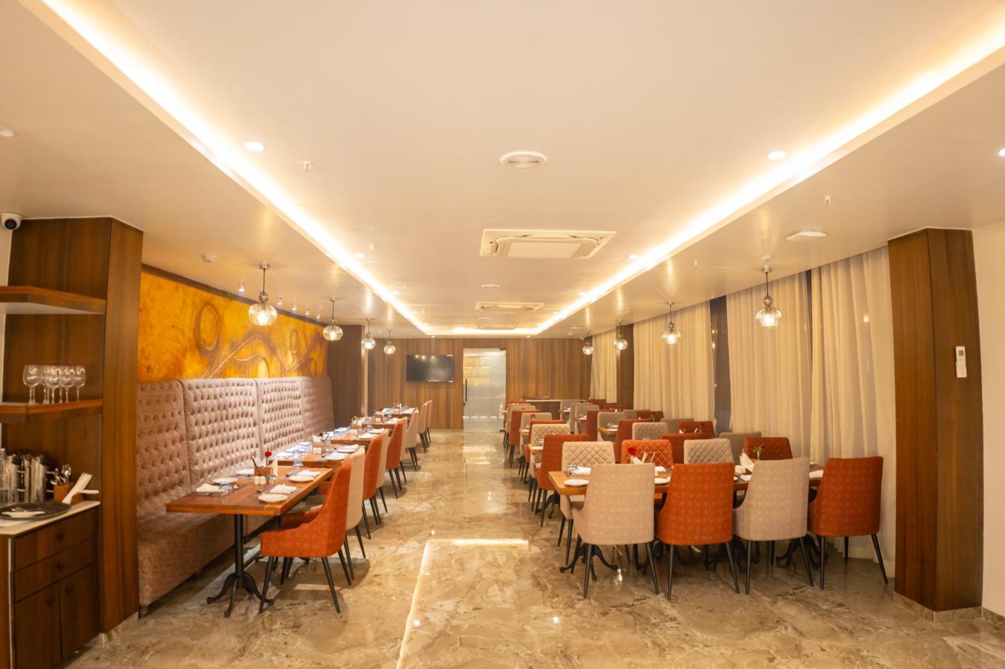 Hotel Pride Elite, Daman Exteriér fotografie