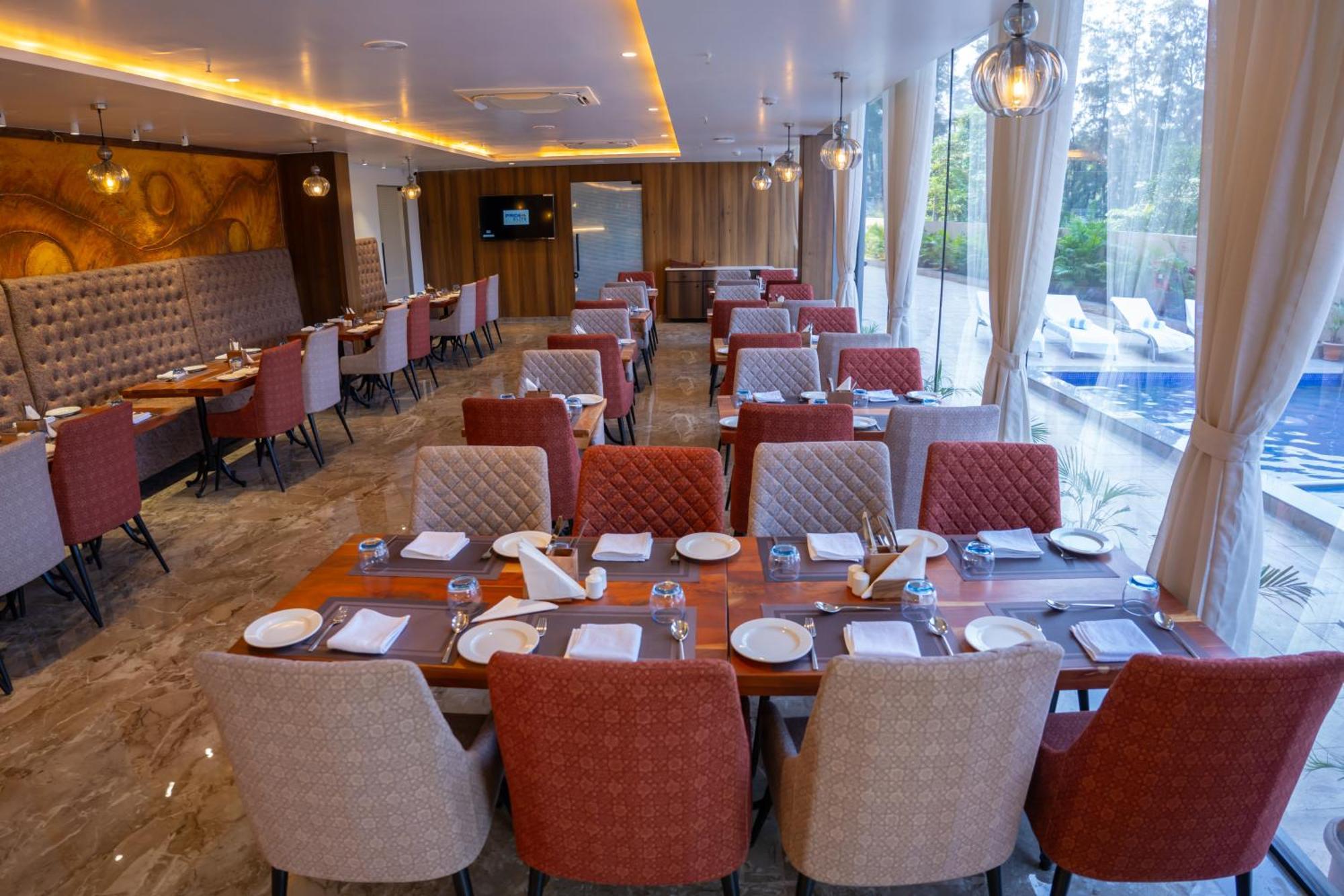 Hotel Pride Elite, Daman Exteriér fotografie