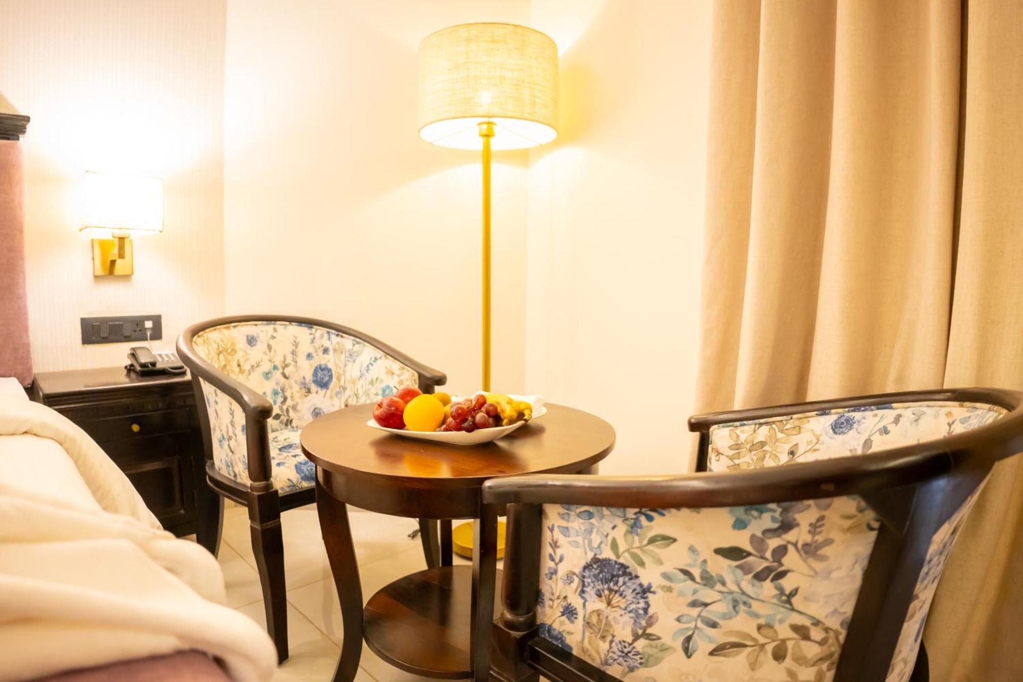 Hotel Pride Elite, Daman Exteriér fotografie
