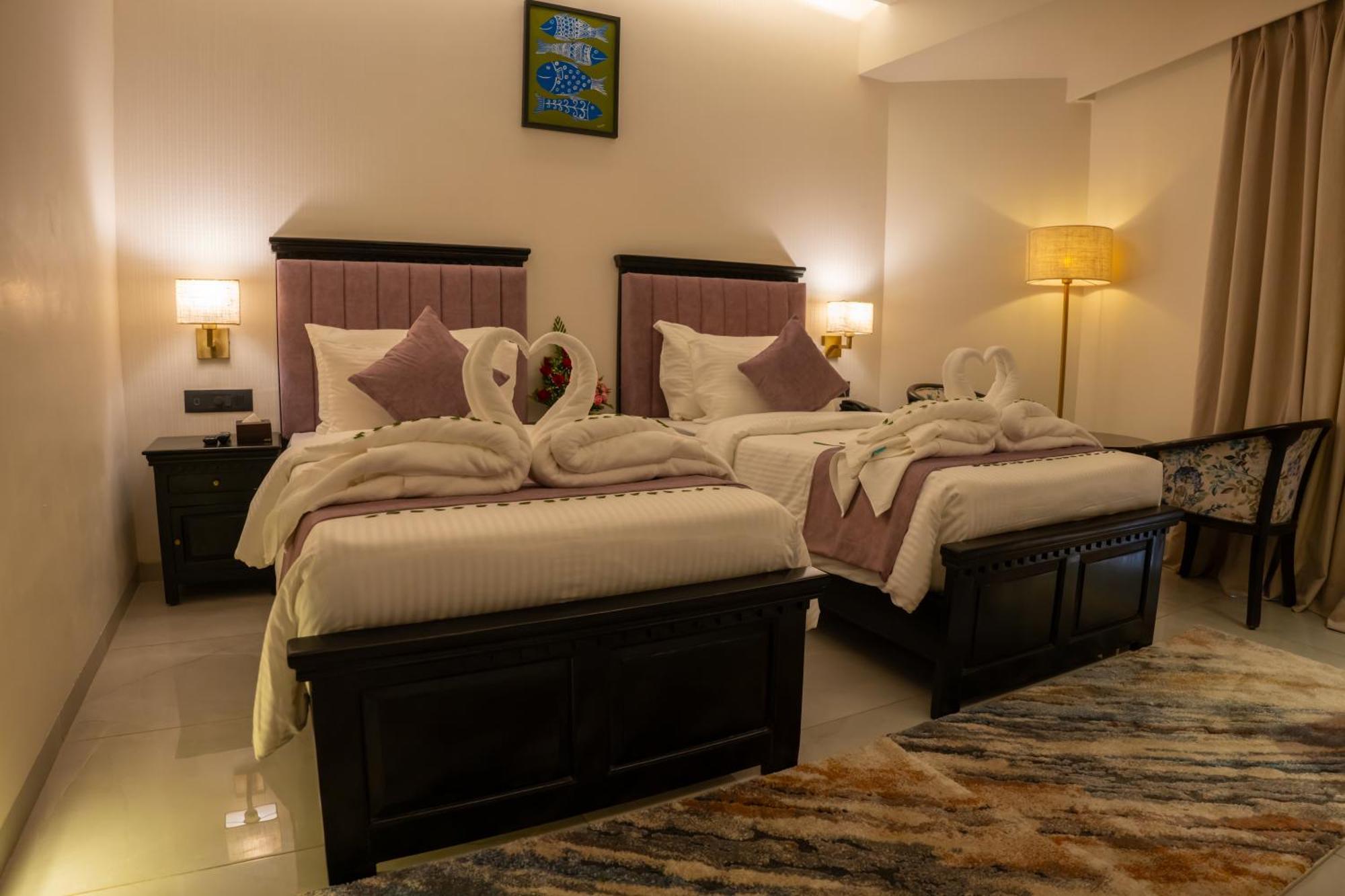 Hotel Pride Elite, Daman Exteriér fotografie