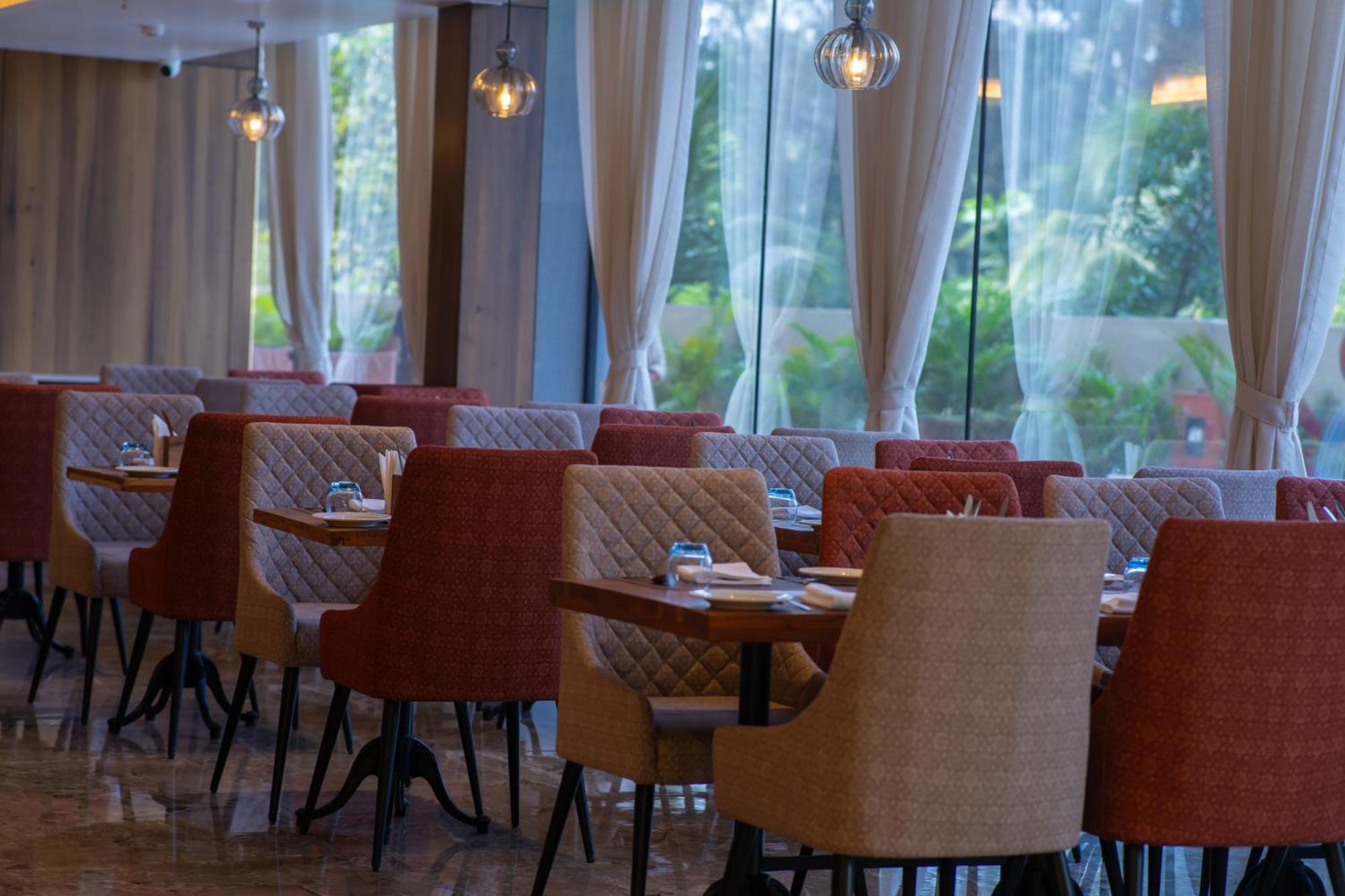 Hotel Pride Elite, Daman Exteriér fotografie