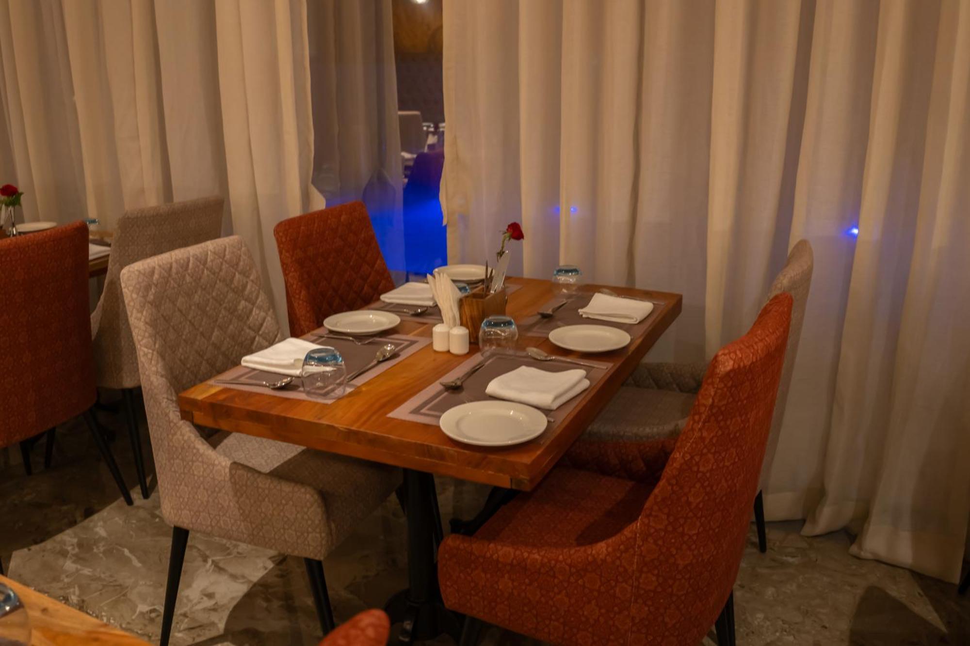 Hotel Pride Elite, Daman Exteriér fotografie