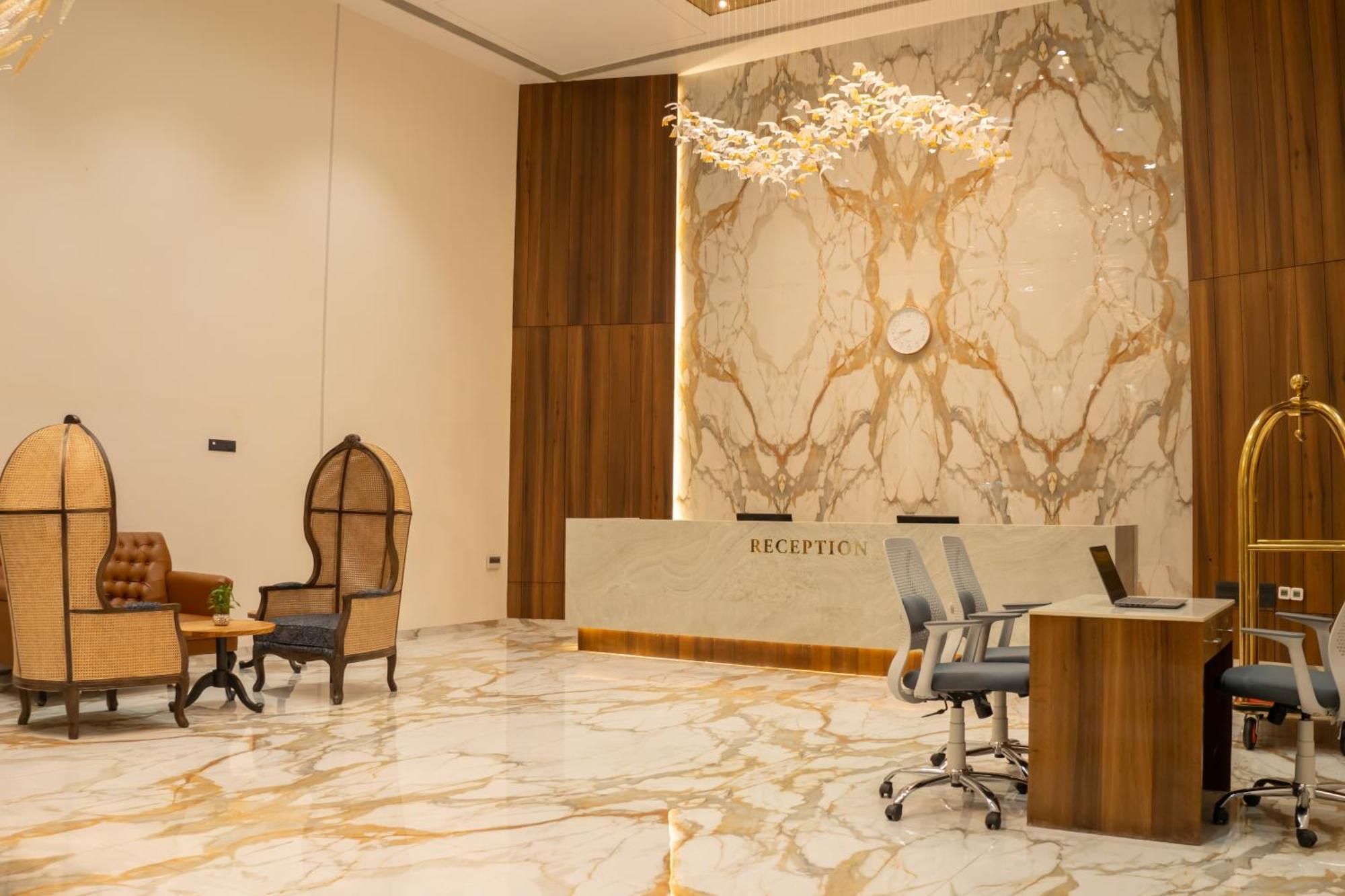Hotel Pride Elite, Daman Exteriér fotografie