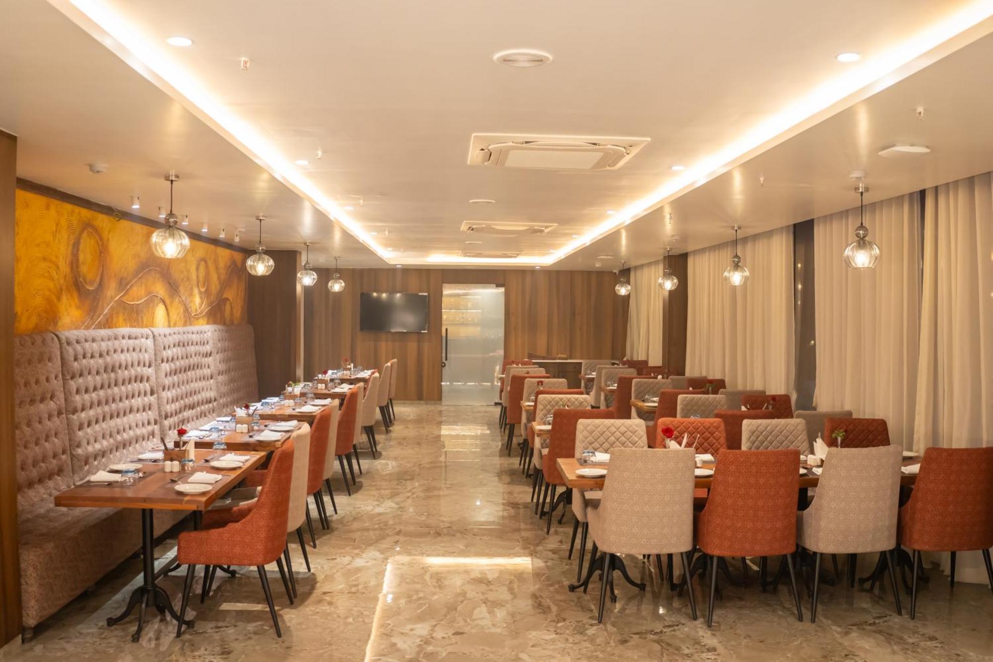 Hotel Pride Elite, Daman Exteriér fotografie