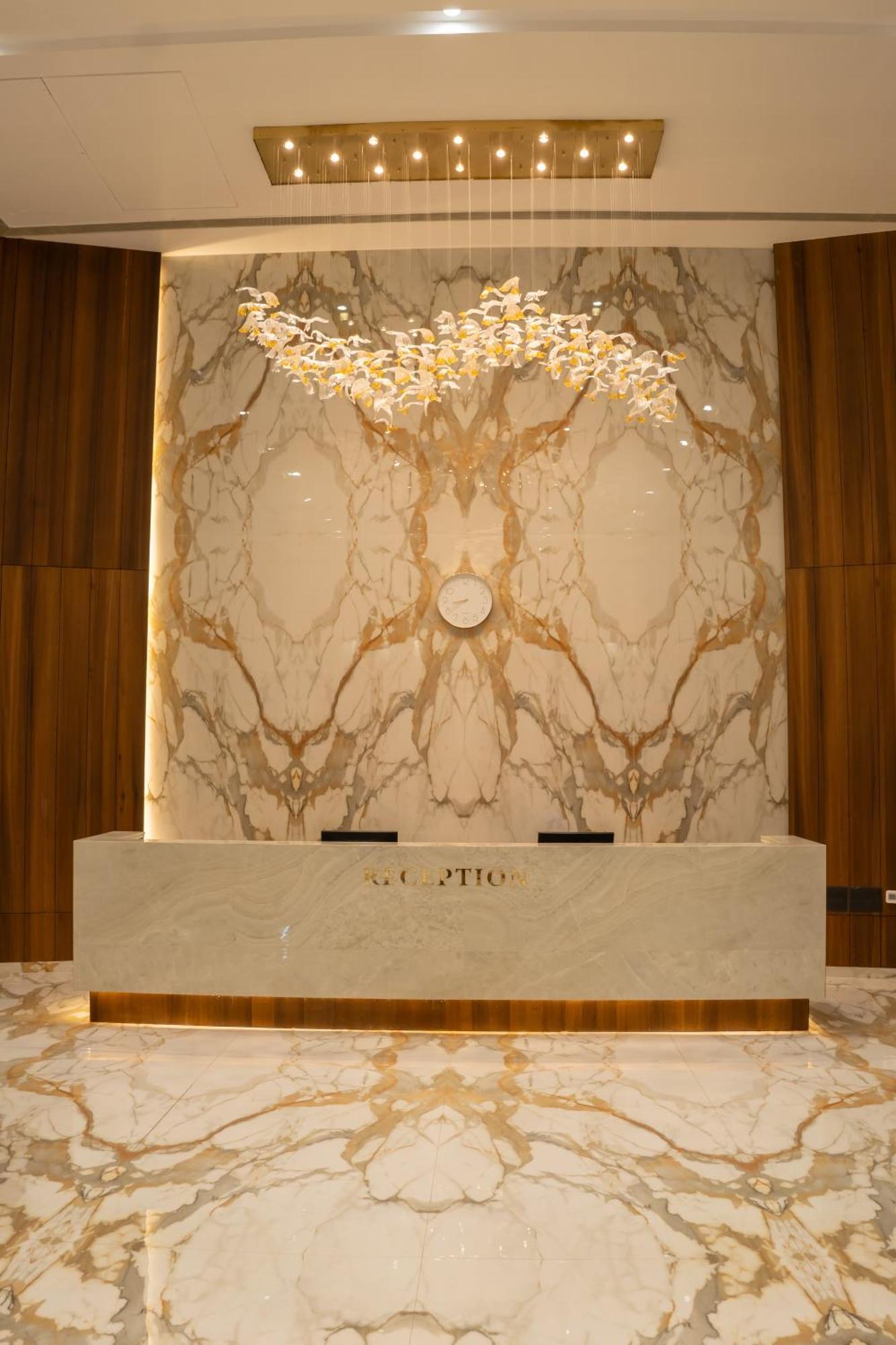 Hotel Pride Elite, Daman Exteriér fotografie